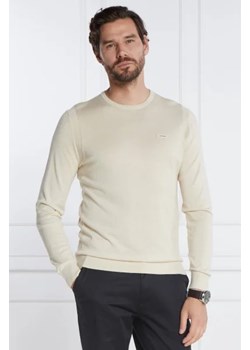 Calvin Klein Sweter SILK BLEND CN | Slim Fit | z dodatkiem jedwabiu ze sklepu Gomez Fashion Store w kategorii Swetry męskie - zdjęcie 172905201