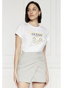 GUESS T-shirt ICON TEE | Regular Fit ze sklepu Gomez Fashion Store w kategorii Bluzki damskie - zdjęcie 172909103