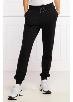 Armani Exchange Spodnie dresowe | Regular Fit ze sklepu Gomez Fashion Store w kategorii Spodnie damskie - zdjęcie 172936684