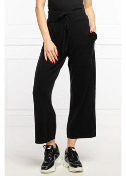 RIANI Wełniane spodnie dresowe | flare fit | z dodatkiem jedwabiu ze sklepu Gomez Fashion Store w kategorii Spodnie damskie - zdjęcie 172937314