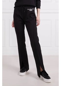 CALVIN KLEIN JEANS Spodnie dresowe | Regular Fit ze sklepu Gomez Fashion Store w kategorii Spodnie damskie - zdjęcie 172944240