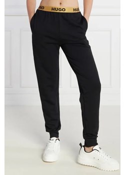 Hugo Bodywear Spodnie dresowe SPORTY LOGO | Regular Fit ze sklepu Gomez Fashion Store w kategorii Spodnie damskie - zdjęcie 172948381