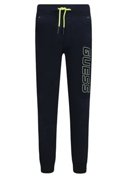 Guess Spodnie dresowe ACTIVE | Regular Fit ze sklepu Gomez Fashion Store w kategorii Spodnie chłopięce - zdjęcie 172951472