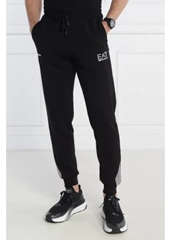 EA7 Spodnie dresowe | Regular Fit ze sklepu Gomez Fashion Store w kategorii Spodnie męskie - zdjęcie 172952350