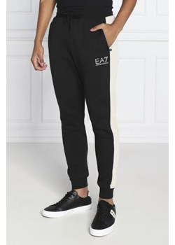 EA7 Spodnie dresowe | Regular Fit ze sklepu Gomez Fashion Store w kategorii Spodnie męskie - zdjęcie 172952843