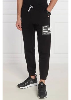 EA7 Spodnie dresowe | Regular Fit ze sklepu Gomez Fashion Store w kategorii Spodnie męskie - zdjęcie 172954751