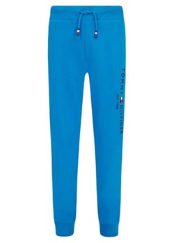 Tommy Hilfiger Spodnie dresowe | Regular Fit ze sklepu Gomez Fashion Store w kategorii Spodnie chłopięce - zdjęcie 172956992