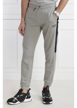 EA7 Spodnie dresowe | Regular Fit ze sklepu Gomez Fashion Store w kategorii Spodnie męskie - zdjęcie 172958524