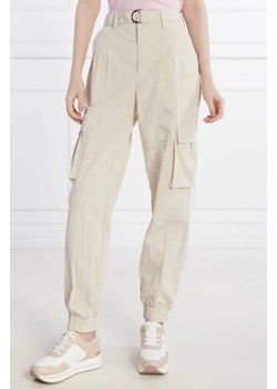 GUESS Spodnie cargo | Regular Fit | high waist ze sklepu Gomez Fashion Store w kategorii Spodnie damskie - zdjęcie 172959441