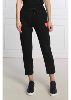 Armani Exchange Spodnie dresowe | Regular Fit ze sklepu Gomez Fashion Store w kategorii Spodnie damskie - zdjęcie 172960372