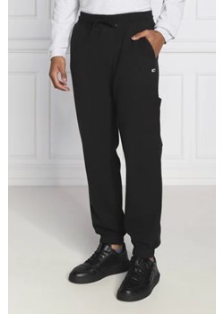 Tommy Jeans Spodnie dresowe TJM BAX | Regular Fit ze sklepu Gomez Fashion Store w kategorii Spodnie męskie - zdjęcie 172960752