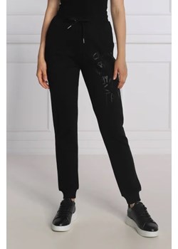 Armani Exchange Spodnie dresowe | Regular Fit ze sklepu Gomez Fashion Store w kategorii Spodnie damskie - zdjęcie 172962460