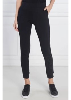 EA7 Spodnie dresowe | Slim Fit ze sklepu Gomez Fashion Store w kategorii Spodnie damskie - zdjęcie 172963021