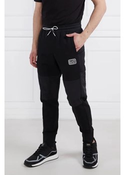 EA7 Spodnie dresowe | Regular Fit ze sklepu Gomez Fashion Store w kategorii Spodnie męskie - zdjęcie 172964750