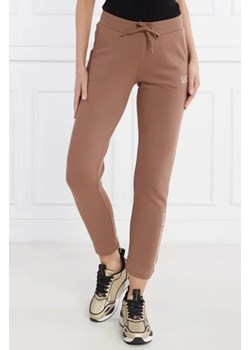 EA7 Spodnie dresowe | Regular Fit ze sklepu Gomez Fashion Store w kategorii Spodnie damskie - zdjęcie 172965504