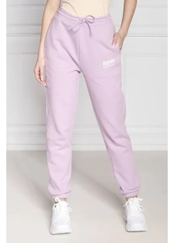 GUESS ACTIVE Spodnie dresowe ALISHA | Regular Fit ze sklepu Gomez Fashion Store w kategorii Spodnie damskie - zdjęcie 172966643