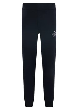 Tommy Hilfiger Spodnie dresowe | Regular Fit ze sklepu Gomez Fashion Store w kategorii Spodnie chłopięce - zdjęcie 172966972