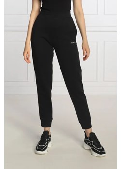Calvin Klein Spodnie dresowe | Regular Fit ze sklepu Gomez Fashion Store w kategorii Spodnie damskie - zdjęcie 172969340