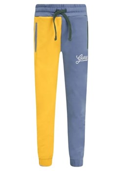 Guess Spodnie dresowe | Regular Fit ze sklepu Gomez Fashion Store w kategorii Spodnie chłopięce - zdjęcie 172970380