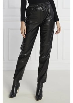 GUESS Spodnie | Regular Fit ze sklepu Gomez Fashion Store w kategorii Spodnie damskie - zdjęcie 172970572