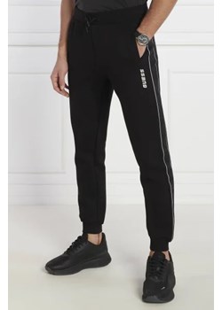 GUESS ACTIVE Spodnie dresowe | Regular Fit ze sklepu Gomez Fashion Store w kategorii Spodnie męskie - zdjęcie 172971160