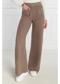 GUESS Spodnie dzianinowe SOPHIE SWTR PANT | Loose fit | z dodatkiem wełny ze sklepu Gomez Fashion Store w kategorii Spodnie damskie - zdjęcie 172971343