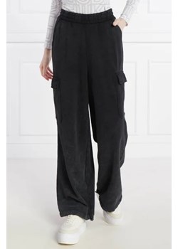 HUGO Spodnie dresowe Naritima | Relaxed fit ze sklepu Gomez Fashion Store w kategorii Spodnie damskie - zdjęcie 172971361