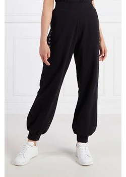 EA7 Spodnie dresowe | Regular Fit ze sklepu Gomez Fashion Store w kategorii Spodnie damskie - zdjęcie 172971492