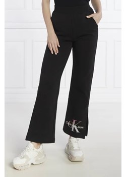 CALVIN KLEIN JEANS Spodnie dresowe DIFFUSED | flare fit ze sklepu Gomez Fashion Store w kategorii Spodnie damskie - zdjęcie 172971874