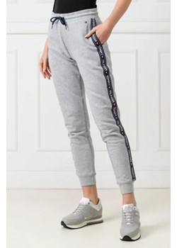 Tommy Hilfiger Spodnie dresowe Track | Regular fit ze sklepu Gomez Fashion Store w kategorii Spodnie damskie - zdjęcie 172972013