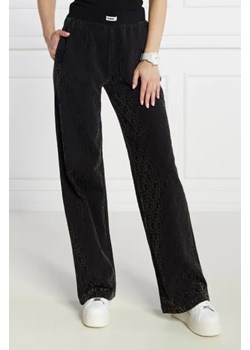 GUESS ACTIVE Spodnie dresowe | Regular Fit ze sklepu Gomez Fashion Store w kategorii Spodnie damskie - zdjęcie 172972861