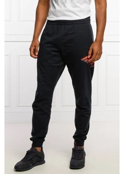 EA7 Spodnie dresowe | Regular Fit ze sklepu Gomez Fashion Store w kategorii Spodnie męskie - zdjęcie 172974290
