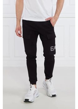 EA7 Spodnie dresowe | Regular Fit ze sklepu Gomez Fashion Store w kategorii Spodnie męskie - zdjęcie 172976823