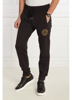 Versace Jeans Couture Spodnie dresowe | Regular Fit ze sklepu Gomez Fashion Store w kategorii Spodnie męskie - zdjęcie 172977993