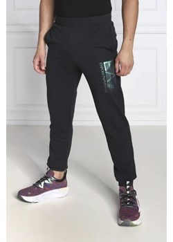 EA7 Spodnie dresowe | Regular Fit ze sklepu Gomez Fashion Store w kategorii Spodnie męskie - zdjęcie 172980771