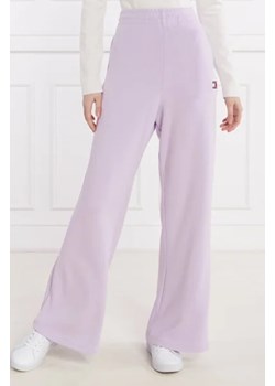 Tommy Jeans Spodnie dresowe BADGE WIDE EXT | flare fit ze sklepu Gomez Fashion Store w kategorii Spodnie damskie - zdjęcie 172982030