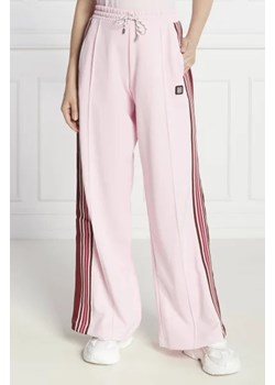 HUGO Spodnie dresowe Neraya | Loose fit ze sklepu Gomez Fashion Store w kategorii Spodnie damskie - zdjęcie 172982703