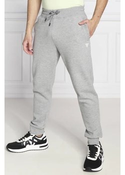 GUESS ACTIVE Spodnie dresowe ALDWIN | Regular Fit ze sklepu Gomez Fashion Store w kategorii Spodnie męskie - zdjęcie 172982844