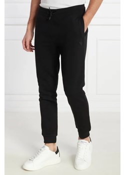 GUESS ACTIVE Spodnie dresowe ALDWIN | Regular Fit ze sklepu Gomez Fashion Store w kategorii Spodnie męskie - zdjęcie 172984323