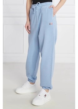 Tommy Jeans Spodnie dresowe TIMELESS 1 WASHED | Relaxed fit ze sklepu Gomez Fashion Store w kategorii Spodnie damskie - zdjęcie 172985933