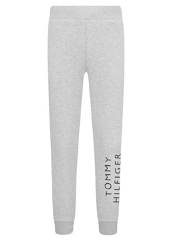 Tommy Hilfiger Spodnie dresowe | Regular Fit ze sklepu Gomez Fashion Store w kategorii Spodnie chłopięce - zdjęcie 172986230