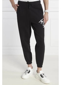 Tommy Jeans Spodnie dresowe | Regular Fit ze sklepu Gomez Fashion Store w kategorii Spodnie męskie - zdjęcie 172986594