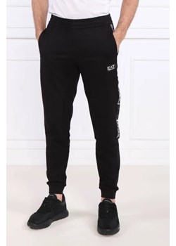 EA7 Spodnie dresowe | Regular Fit ze sklepu Gomez Fashion Store w kategorii Spodnie męskie - zdjęcie 172988750