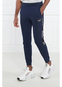 EA7 Spodnie dresowe | Regular Fit ze sklepu Gomez Fashion Store w kategorii Spodnie męskie - zdjęcie 172988960