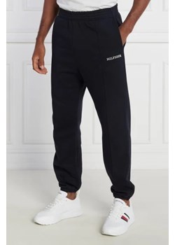 Tommy Hilfiger Spodnie dresowe MONOTYPE EMBRO SWEATPANT | Regular Fit ze sklepu Gomez Fashion Store w kategorii Spodnie męskie - zdjęcie 172989494