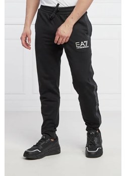 EA7 Spodnie dresowe | Regular Fit ze sklepu Gomez Fashion Store w kategorii Spodnie męskie - zdjęcie 172991532