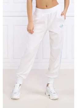 Armani Exchange Spodnie dresowe | Regular Fit ze sklepu Gomez Fashion Store w kategorii Spodnie damskie - zdjęcie 172993191