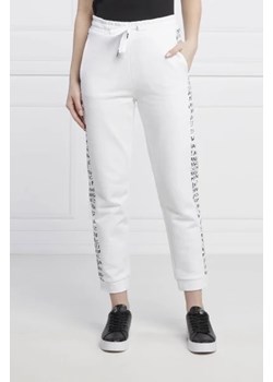 Armani Exchange Spodnie dresowe | Regular Fit | regular waist ze sklepu Gomez Fashion Store w kategorii Spodnie damskie - zdjęcie 172994012