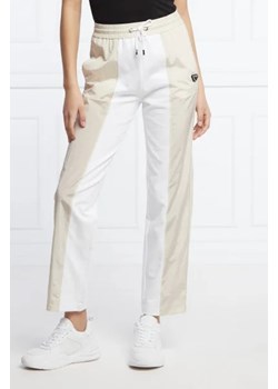 Emporio Armani Spodnie dresowe | Regular Fit ze sklepu Gomez Fashion Store w kategorii Spodnie damskie - zdjęcie 172994553