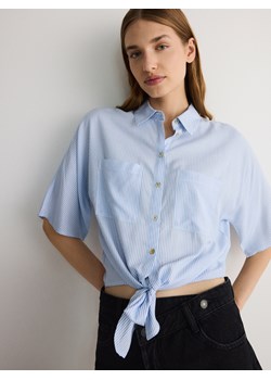 Reserved - Krótka koszula z wiązaniem - jasnoniebieski ze sklepu Reserved w kategorii Koszule damskie - zdjęcie 172997834